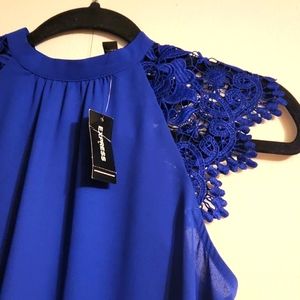 New with tags juniors Express top.  Super cute with a cutout in the back XS